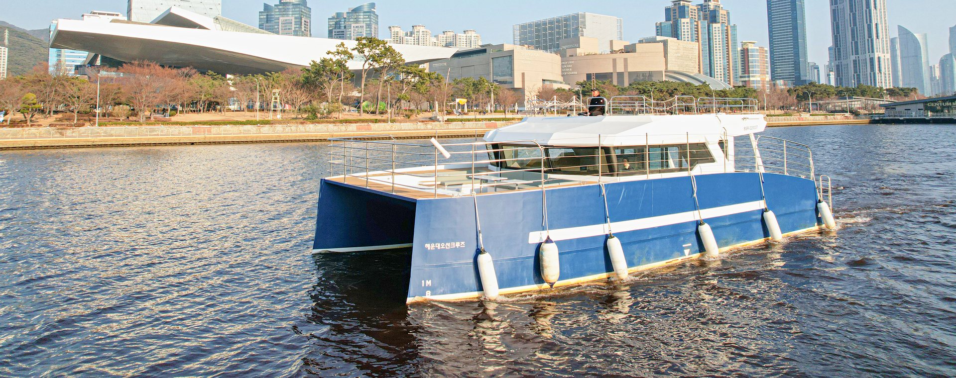 駛過Centum City前的River Cruise