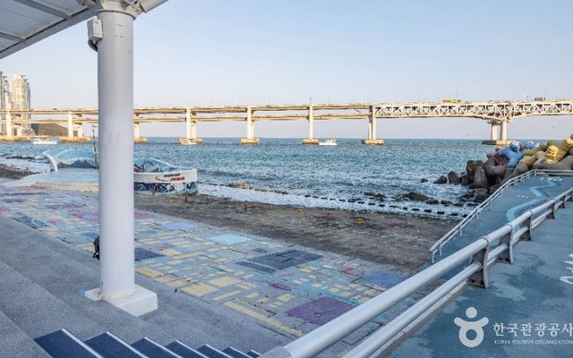 可以看到廣安大橋的民樂水邊公園