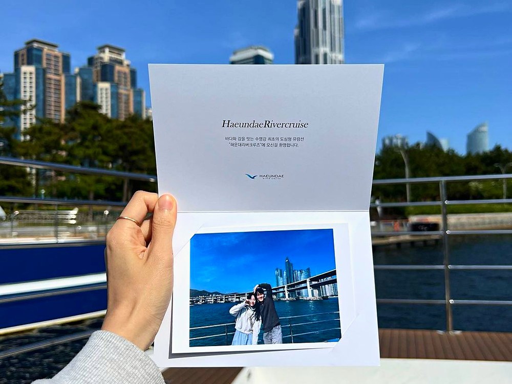 裝在River Cruise專屬相框裡的拍立得照片
